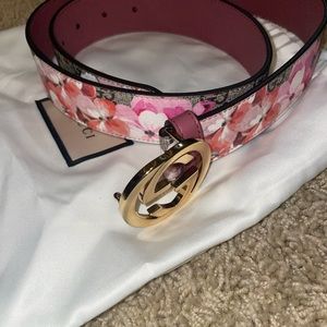 Bloom Gucci belt